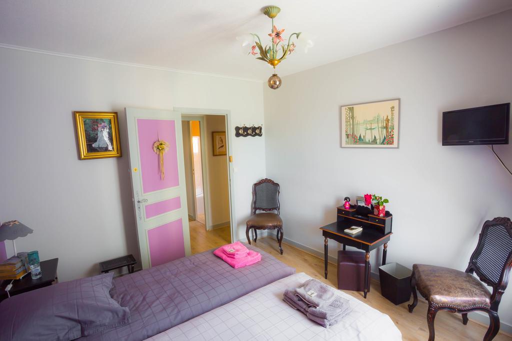 La Petite Maison Pres De L'Eglise Meillac Номер фото