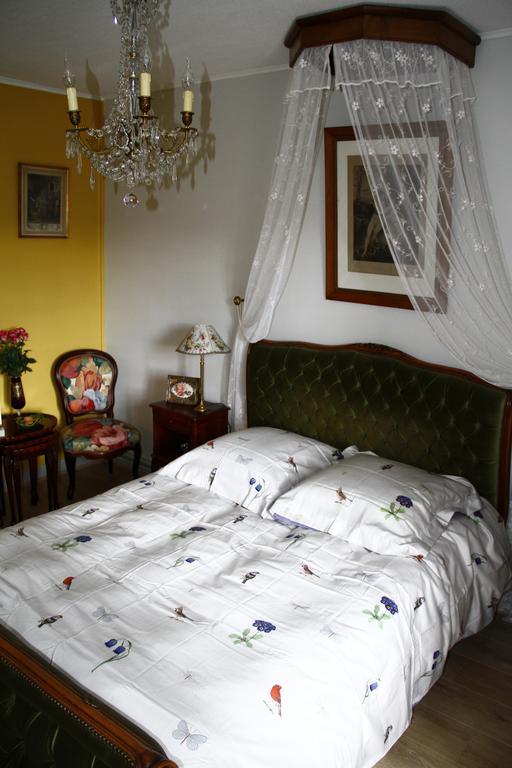 La Petite Maison Pres De L'Eglise Meillac Экстерьер фото